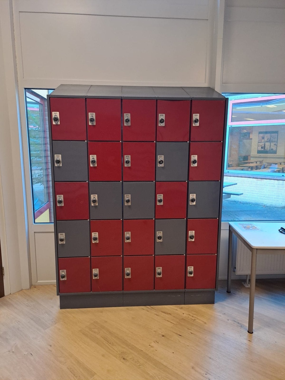 Kluizenblok met 25 kluisjes en cijfercode - Rood/Grijs, Ophalen, Gebruikt