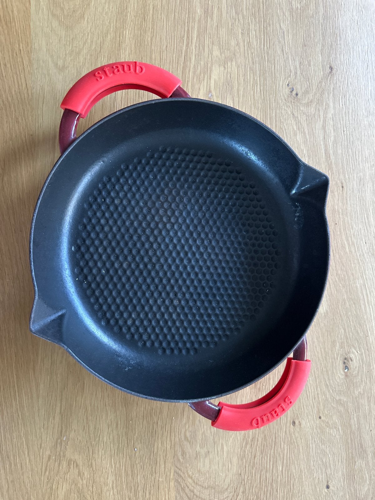 Staub Gietijzeren Koekenpan met Siliconen Handvatten, Ophalen, Koekenpan, Gebruikt, Gietijzer