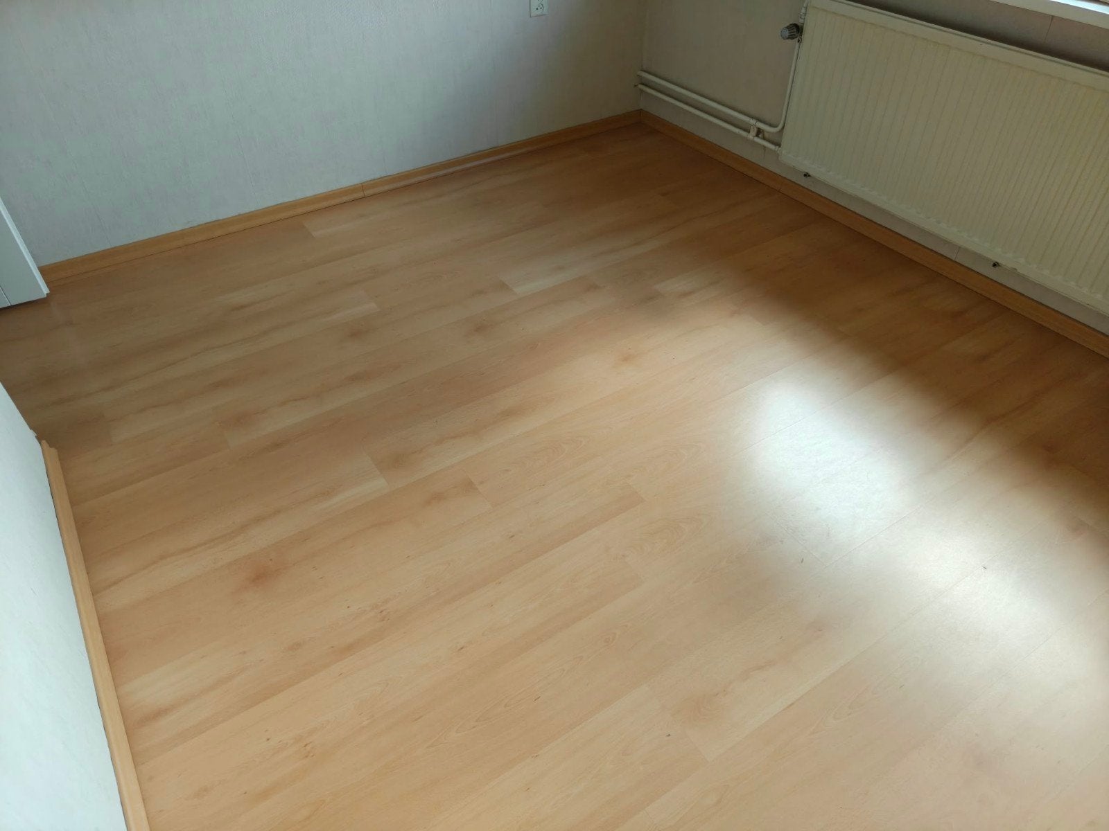 Gratis laminaatvloer - Ophalen, Huis en Inrichting, Ophalen, Licht houtnerf, Gebruikt, Bruin