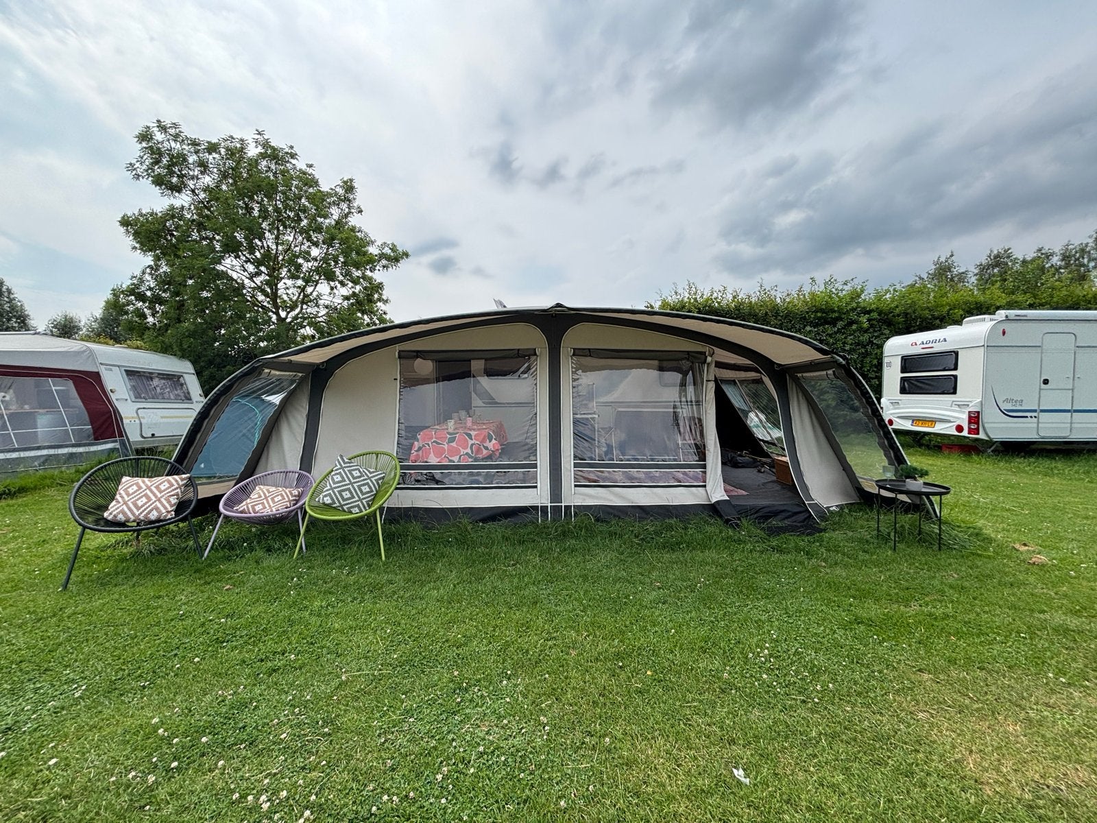 Knaus Sport 540 FDK sport en Unico Rimini voortent, Vast bed, Treinzit, Particulier, 5 tot 6 meter