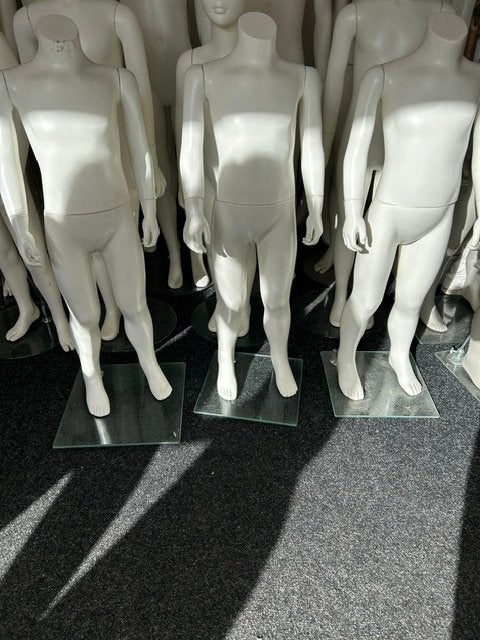 IDW mannequins kinder etalagepop paspop hoofdloos, Kinderen en Baby's, Ophalen of Verzenden, ., ., .