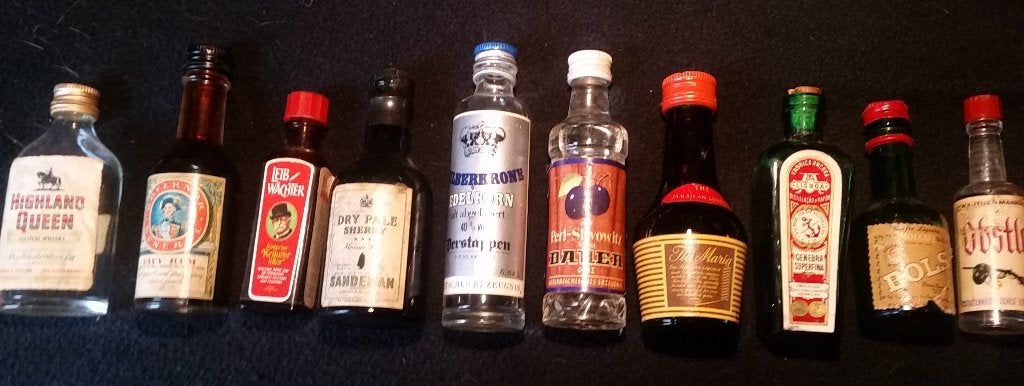 Verzameling Miniatuurdrankflesjes:een bonte collectie €12,50, Verzamelen, Ophalen of Verzenden, Overige typen