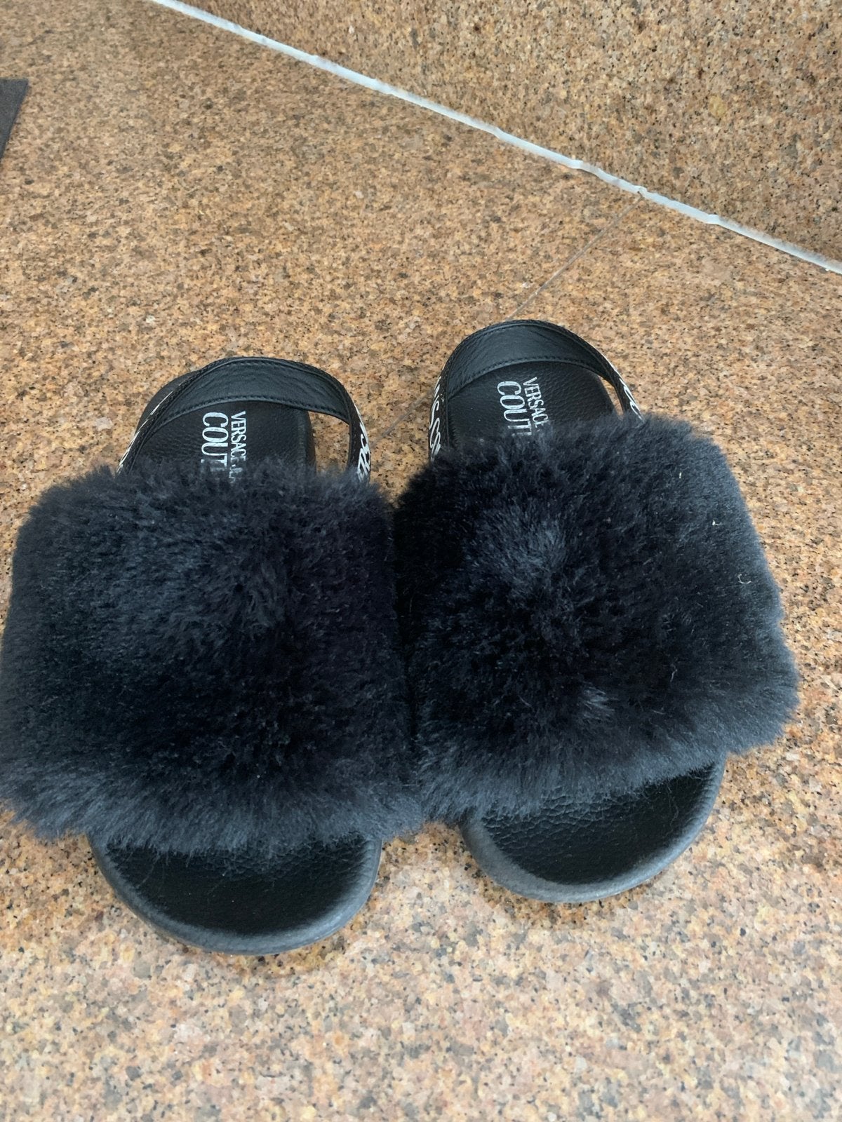 Versace Jeans Couture Slippers met Bont, Ophalen, Zo goed als nieuw, Zwart, Slippers