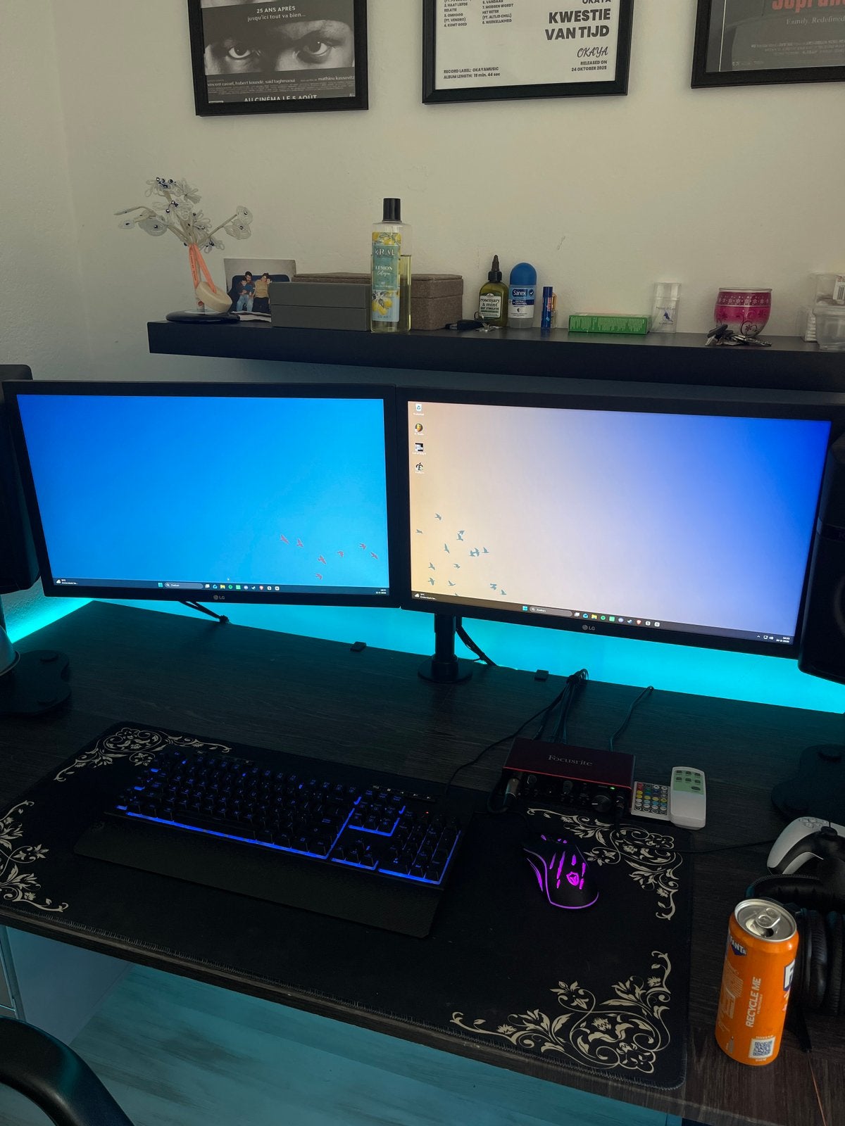 2x LG 24 inch Full HD monitoren, Computers en Software, Monitoren, Gebruikt, In hoogte verstelbaar, HDMI, Full HD