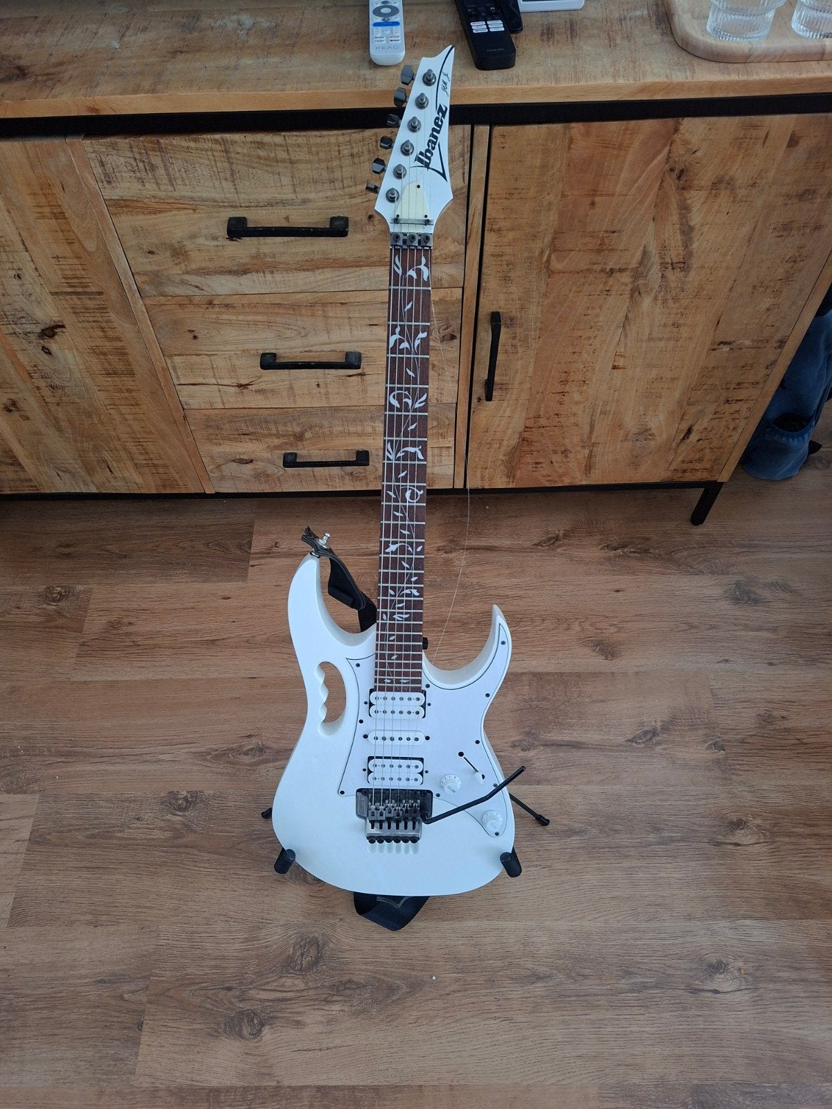 Ibanez JEMJR-WH Steve Vai Signature Gitaar, Muziek en Instrumenten, Snaarinstrumenten | Gitaren | Elektrisch, Ophalen of Verzenden