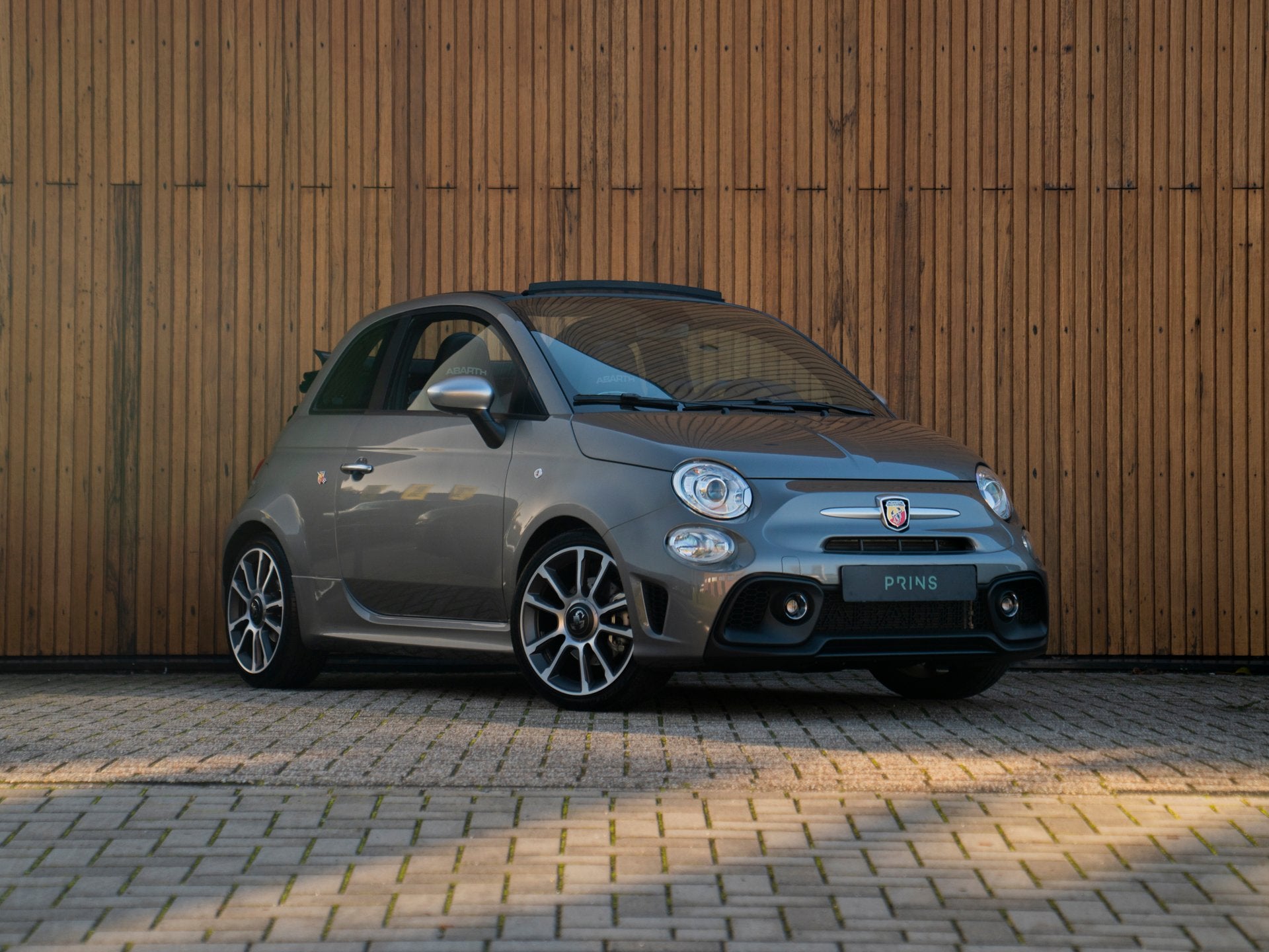 Abarth 595 C Turismo | Beats | CarPlay | Xenon (bj 2022), Auto's, Voorwielaandrijving, Dealer onderhouden, Gebruikt, 4 cilinders