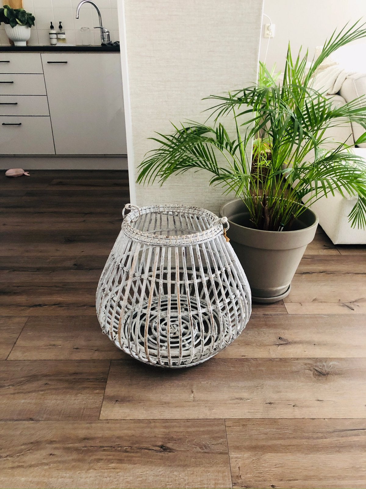 Mand groot windlicht of voor bloemen, Huis en Inrichting, Woonaccessoires | Kandelaars en Kaarsen, Ophalen, Gebruikt, Overige materialen