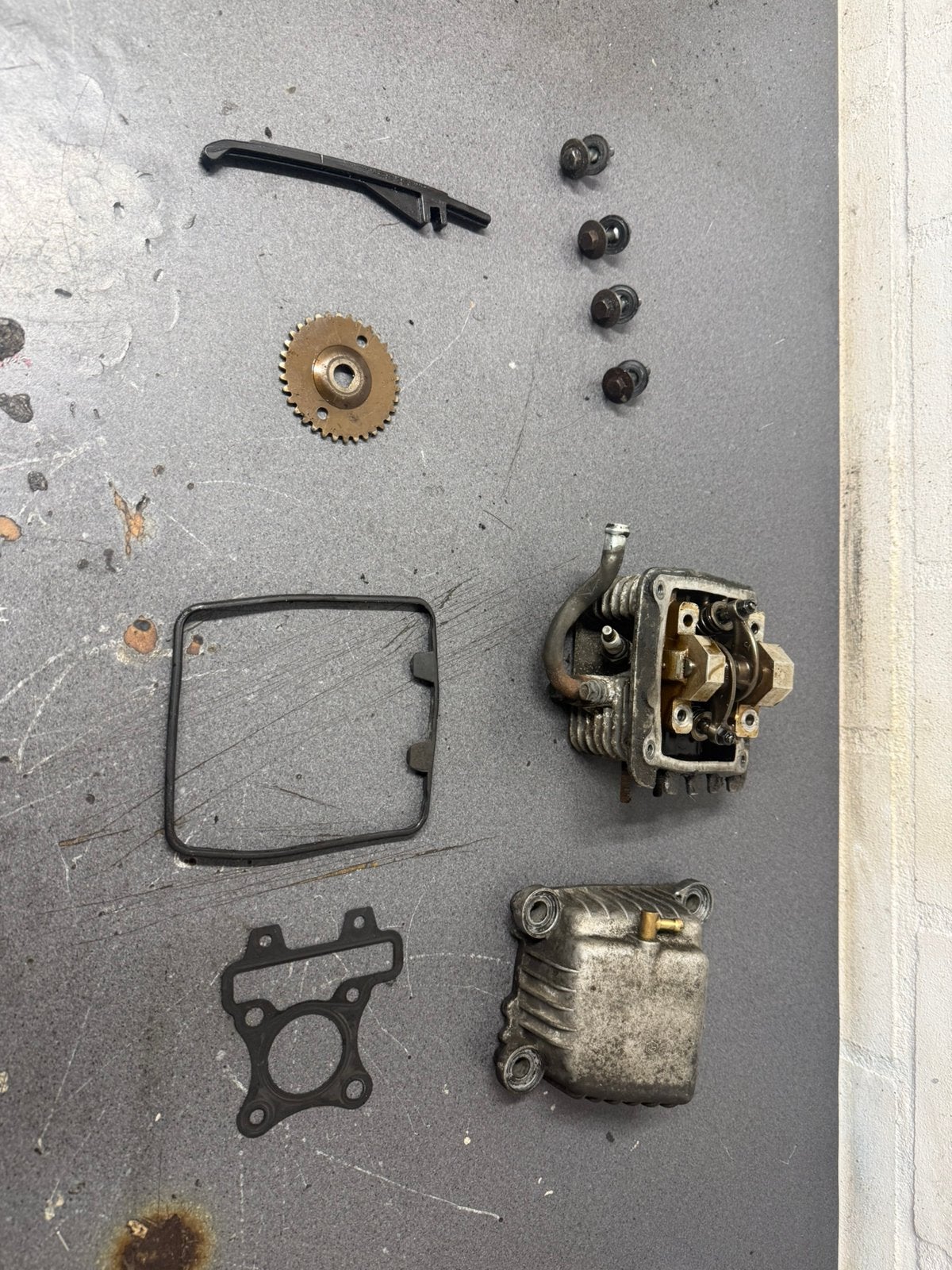 Piaggio Cilinderkop met kleppendeksel en ketting geleider, Ophalen of Verzenden, Cilinder, Piaggio