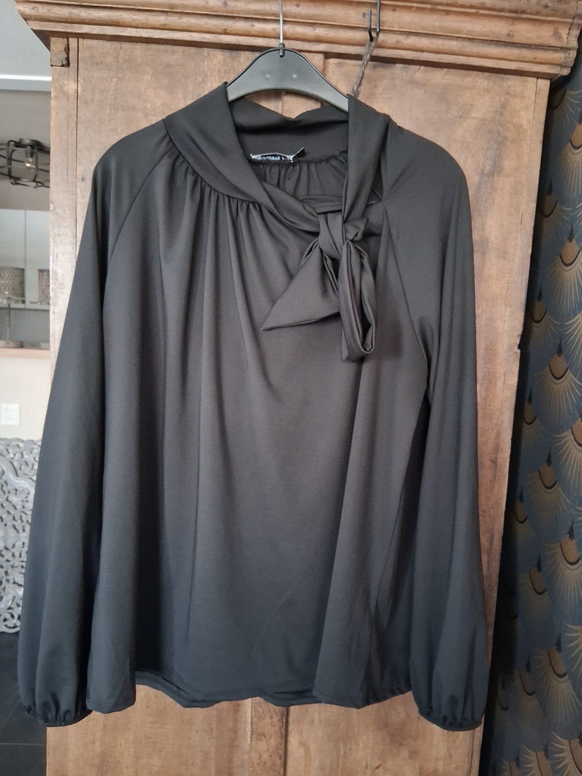 Mooie diepzwarte blouse van travelstof, Ophalen of Verzenden, Nieuw, Maat 46/48 (XL) of groter