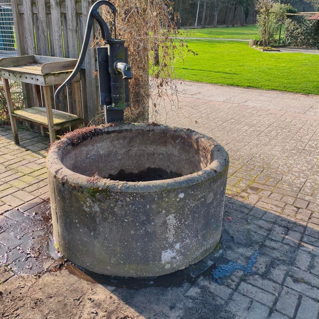 Gratis Betonring / putring als bloembak met decoratieve pomp, Ophalen