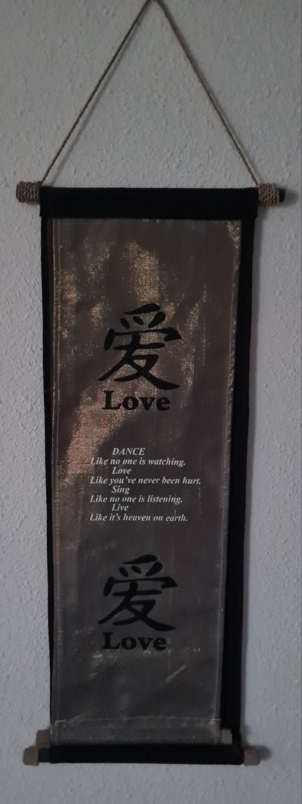 Wandkleed met 'Love' tekst en Chinese karakters, Ophalen of Verzenden