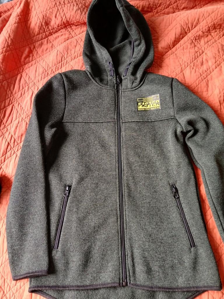 YFK vest met capuchon maat 134/140, Ophalen of Verzenden, Nieuw, Jongen, Trui of Vest