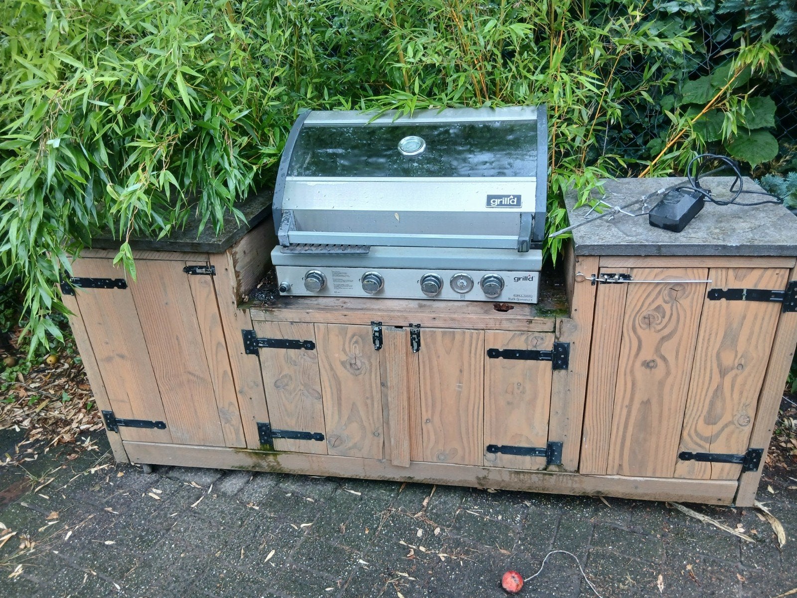 buitenkeuken met gas barbecue en elektrische  spit, Ophalen, Gebruikt, Black Diamond grilld, Gas