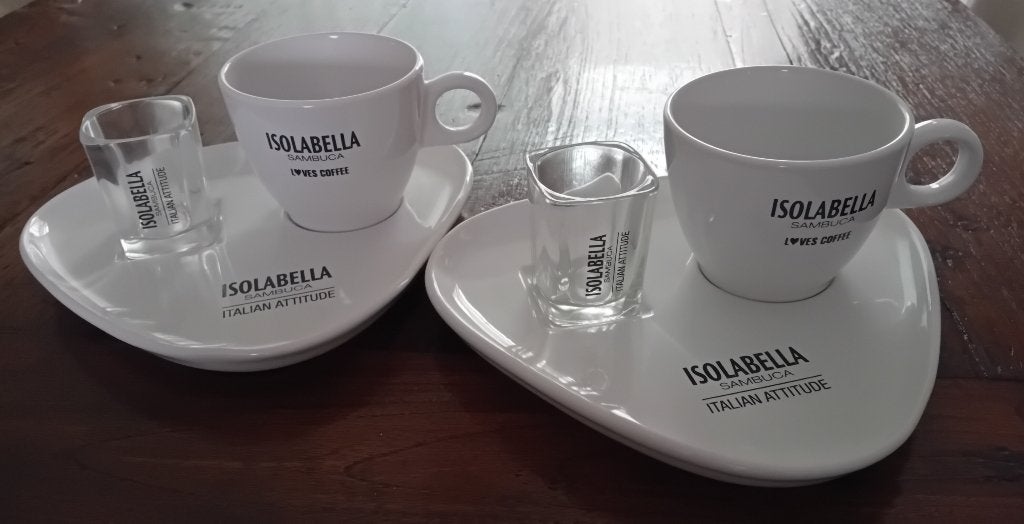 Isolabella Sambuca – 2 kop en schotel + 2 glaasjes, Overige merken, Ophalen of Verzenden, Zo goed als nieuw, Overige stijlen