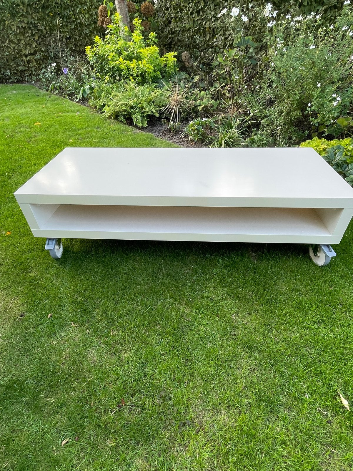 IKEA TV meubel op wielen - Wit, Ophalen, 100 tot 150 cm, Zo goed als nieuw, Minder dan 100 cm