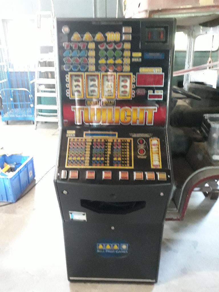 Gokkasten Twilight Twinner Super Slam 7Gold Hellraiser Milj, Euro, Ophalen, Gebruikt, Met sleutels