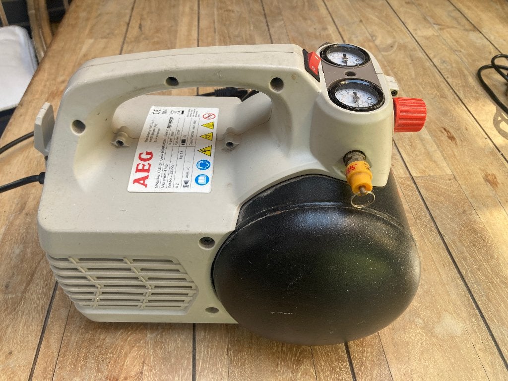 compressor, Ophalen, 10 bar of meer, Zo goed als nieuw, Minder dan 200 liter/min