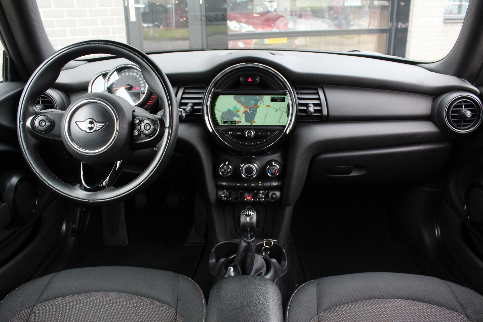 MINI Mini 1.2 One / Led / PDC / Navigatie / Stoelverwarming, Auto's, Voorwielaandrijving, Stof, Gebruikt, Met garantie (alle)