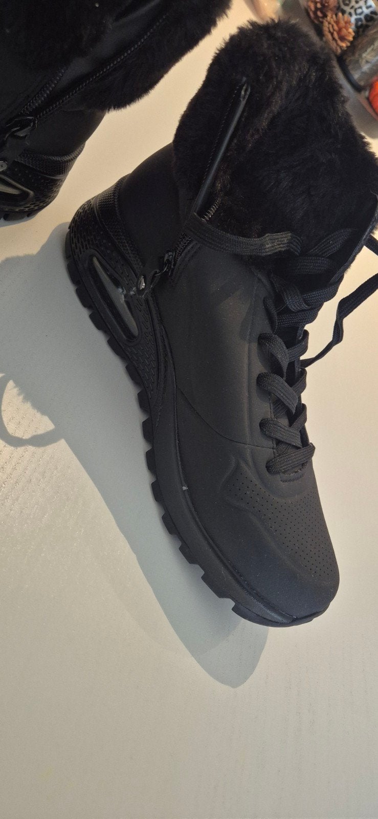 skechers Zwarte gevoerde sneakers met bont, Ophalen, Skechers, Zwart, Nieuw