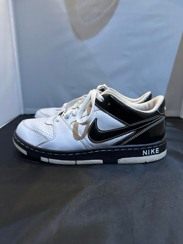 Vintage Nike Sneakers - Zwart/Wit, Kleding | Dames, Schoenen, Ophalen of Verzenden, Gedragen, Zwart, Sneakers of Gympen