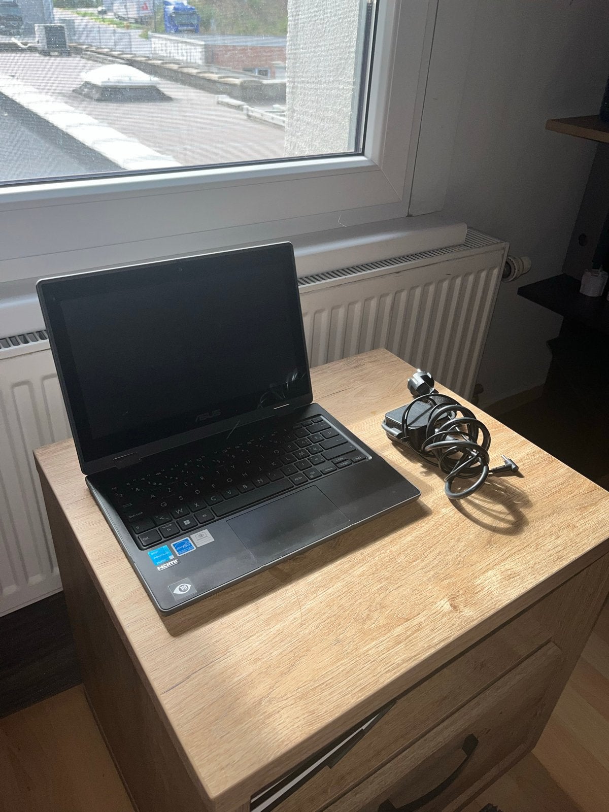 Foto 2 van ASUS 11.6 inch laptop - Compact en veelzijdig