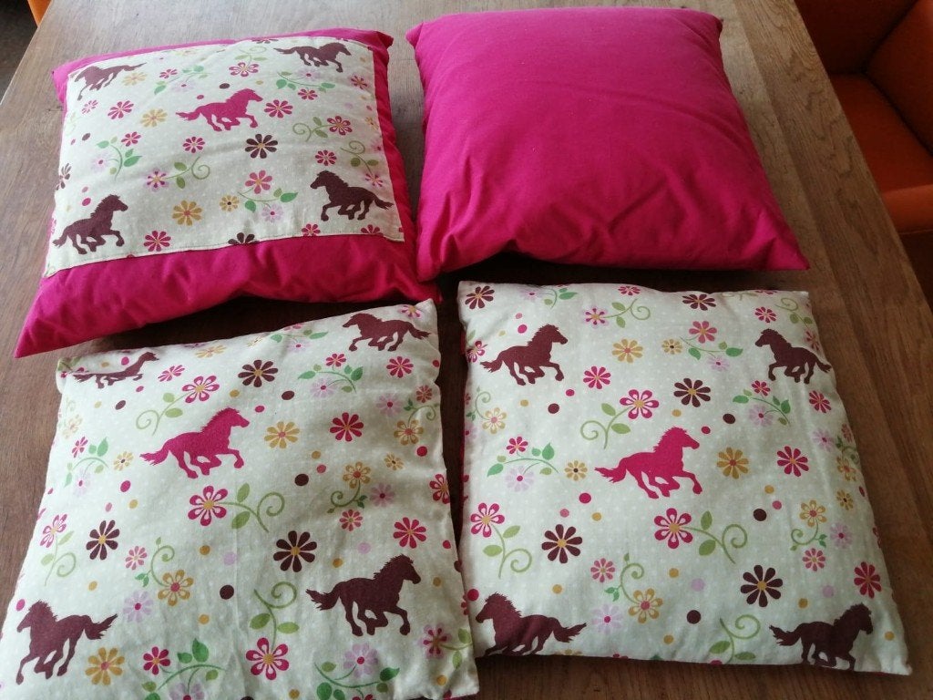 Vier kussens voor kinderkamer, thema paarden, Ophalen of Verzenden, Zo goed als nieuw, Roze, Vierkant
