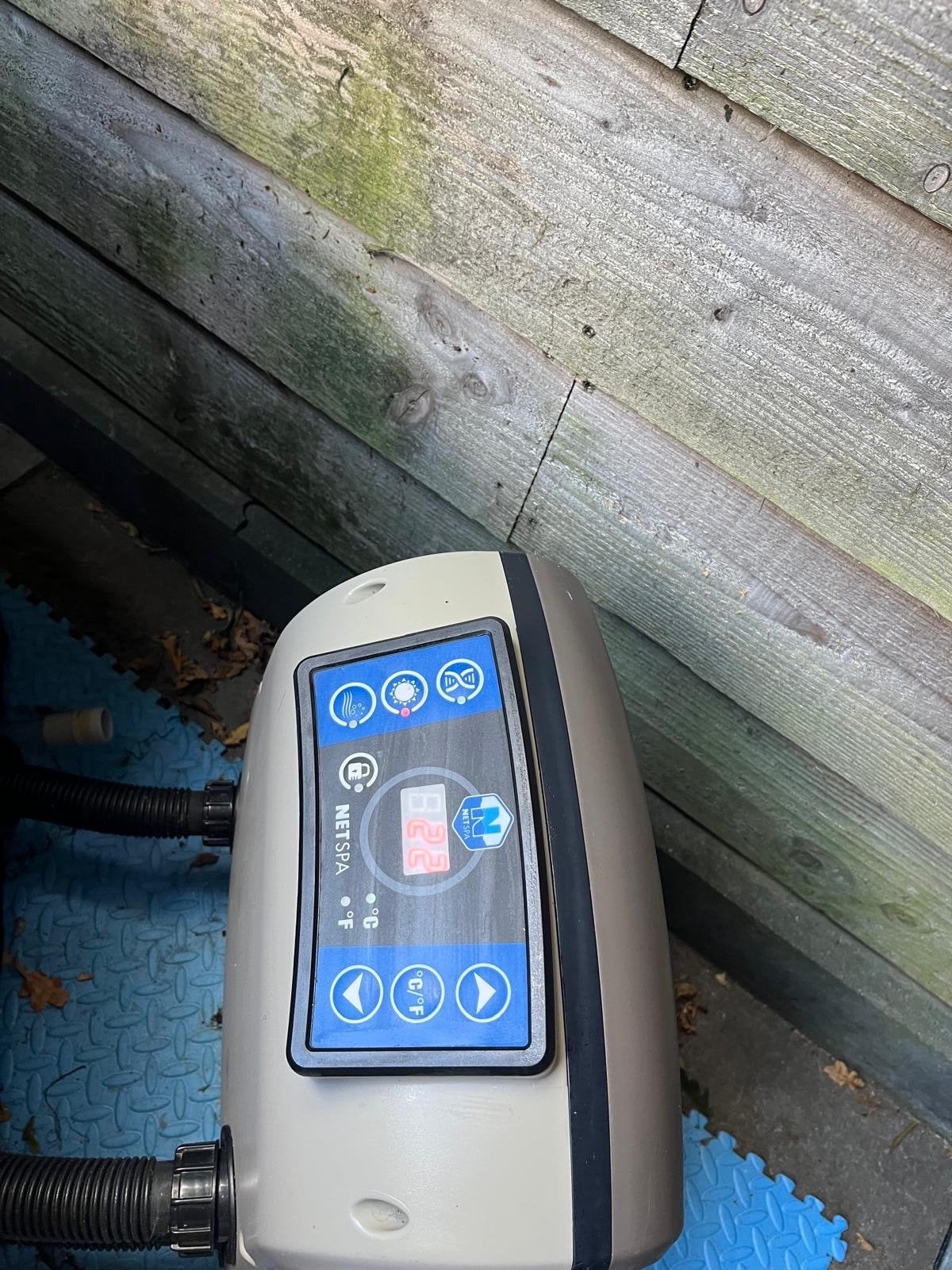 Netspa Pomp en Verwarming tot 40C - Inclusief Doos, Tuin en Terras, Ophalen, Gebruikt, Pomp, Vast