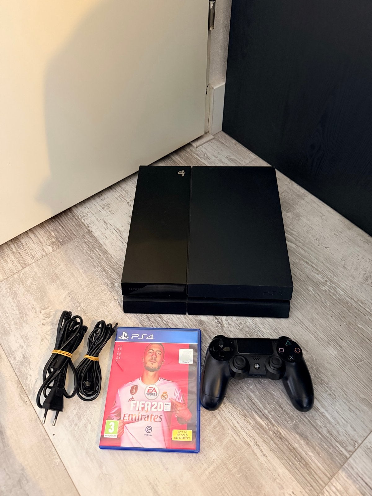 PlayStation 4 console met controller en FIFA 20, Ophalen, Met 1 controller, Original, Gebruikt