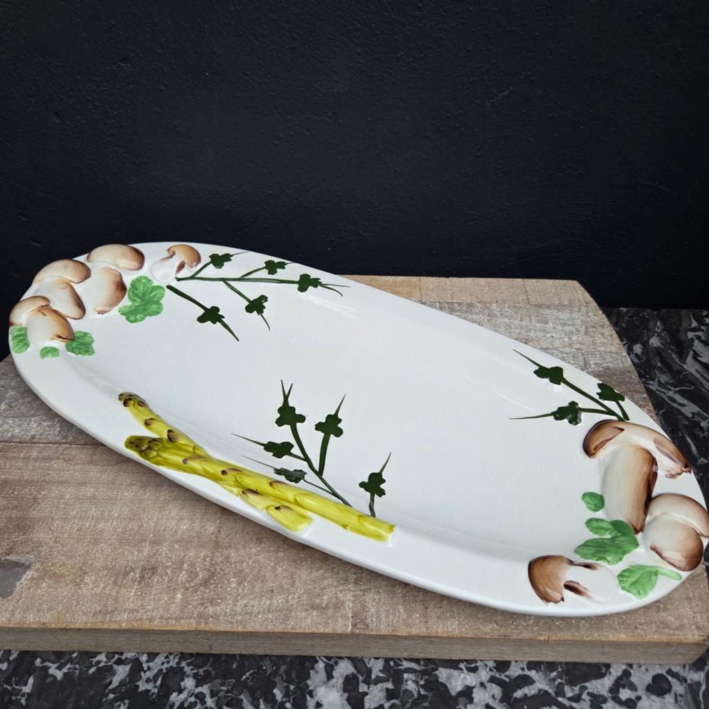 Handbeschilderde Italiaanse aardewerk schaal met asperges, Ophalen of Verzenden