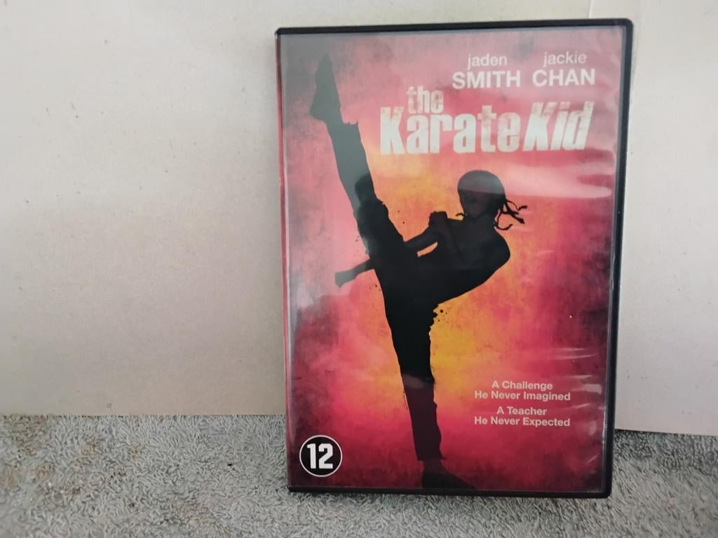 THE  KARATE KID   A TEACHER HE NEVER EXPECTED, Vanaf 12 jaar, Ophalen of Verzenden, Zo goed als nieuw