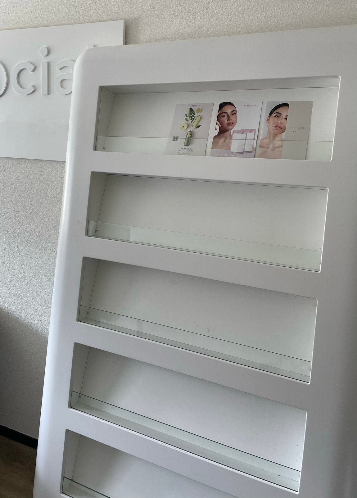 Exclusieve maatwerk design display-en brochurekast, Huis en Inrichting, Ophalen, Zo goed als nieuw, 25 tot 50 cm