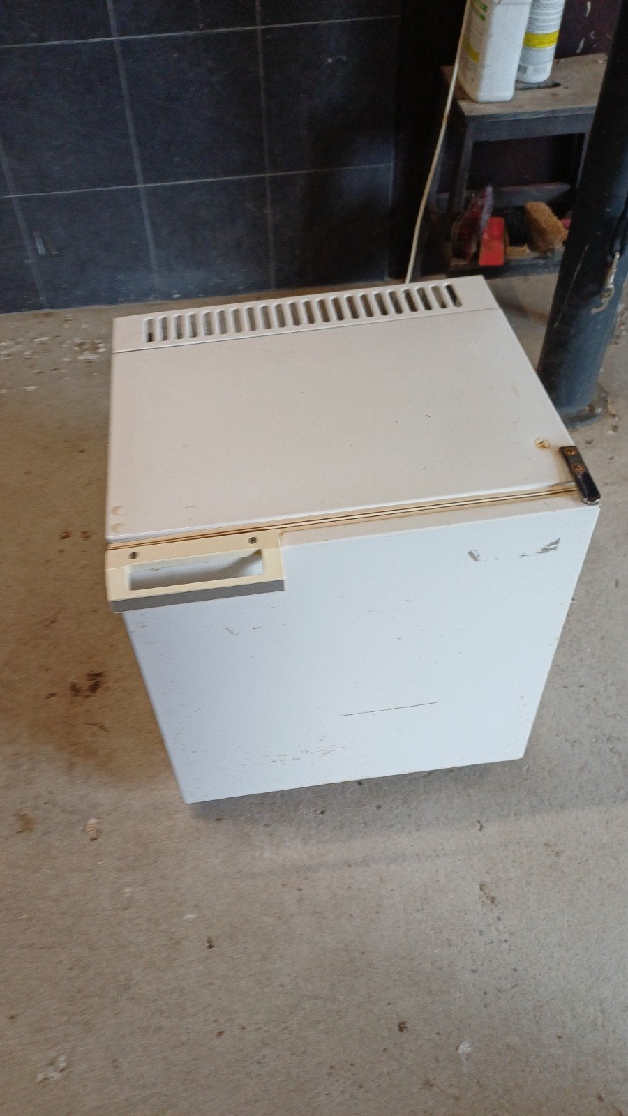 Compacte koelkast met vriesvak - Ideaal voor kleine ruimtes, Witgoed en Apparatuur, Koelkasten en IJskasten, Gebruikt, 75 tot 100 liter