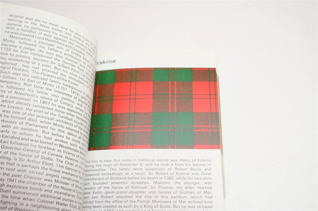 Schotse Clans & Tartans — Met 150 Tartans [Engelstalig], Ophalen of Verzenden, Gelezen, Europa