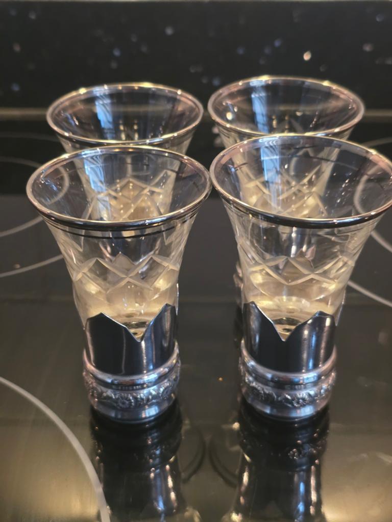 4 shotglaasjes in verzilverde houder, Ophalen of Verzenden