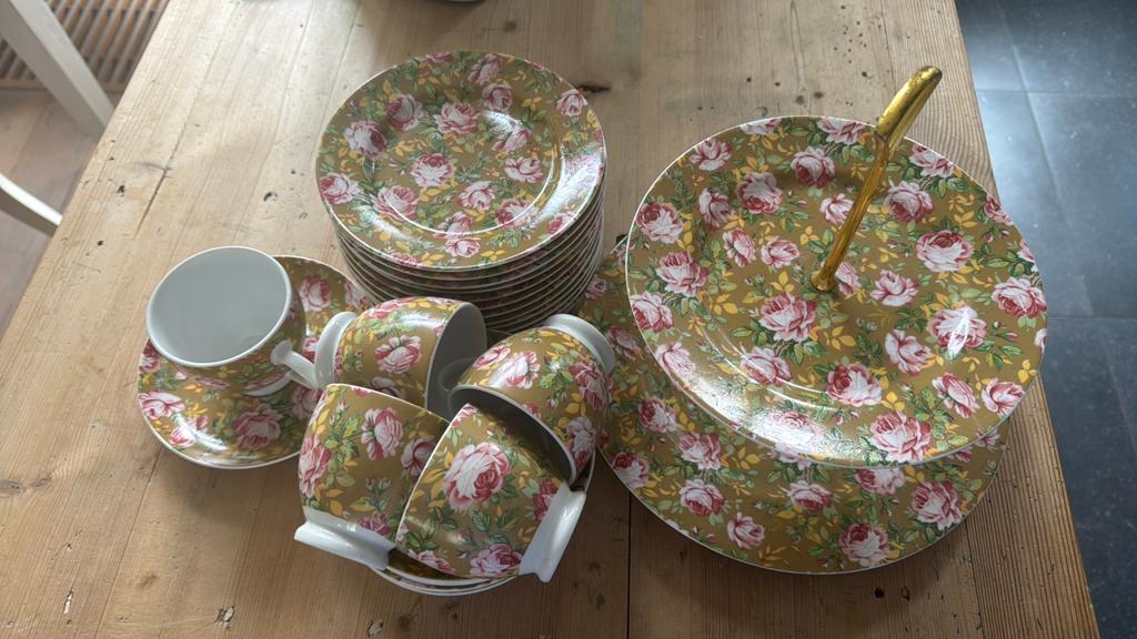 Service etagere, gebaksbordjes en kop en schotel, Ophalen, Porselein, Overige stijlen, Kop(pen) en/of Schotel(s)