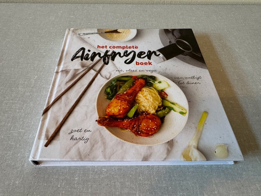 NIEUWSTAAT Airfryer boek - kookboek AIRFRYER 174 BLZ, Boeken, Kookboeken, Zo goed als nieuw, Voorgerechten en Soepen, Hoofdgerechten
