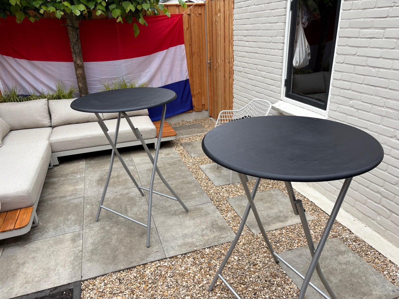 Twee nette statafels (te huur) samen €10, Ophalen, Zo goed als nieuw, Rond, 50 tot 100 cm