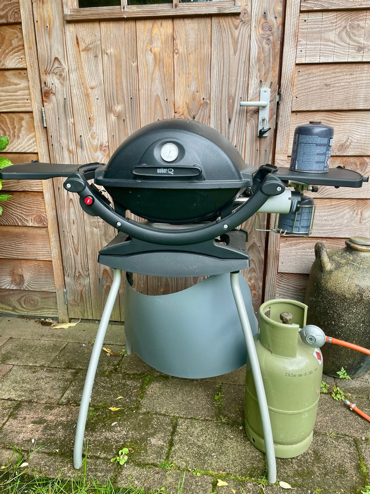 Weber Q100 Gasbarbecue met onderstel en gasfles, Ophalen, Gebruikt