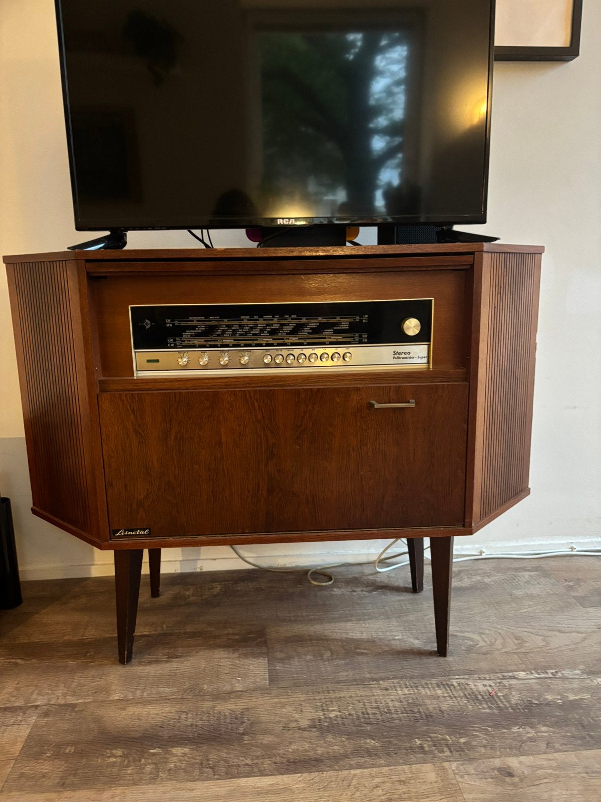 Radiomeubel, Ophalen