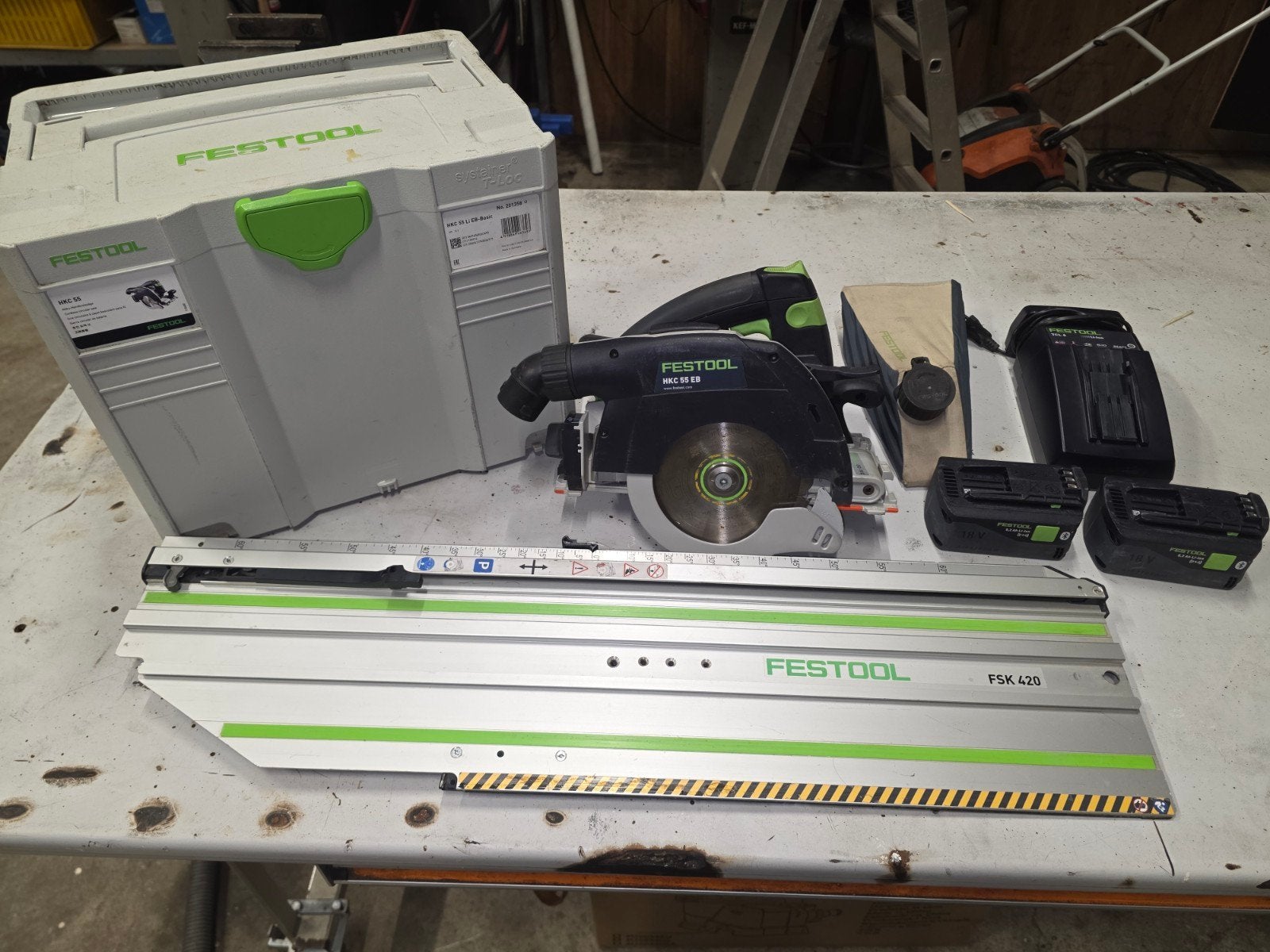 Festool HKC 55 EB Accu-pendelkapzaag met Geleiderail FSK420, Doe-het-zelf en Verbouw, Invalzaag, Ophalen of Verzenden, Zo goed als nieuw