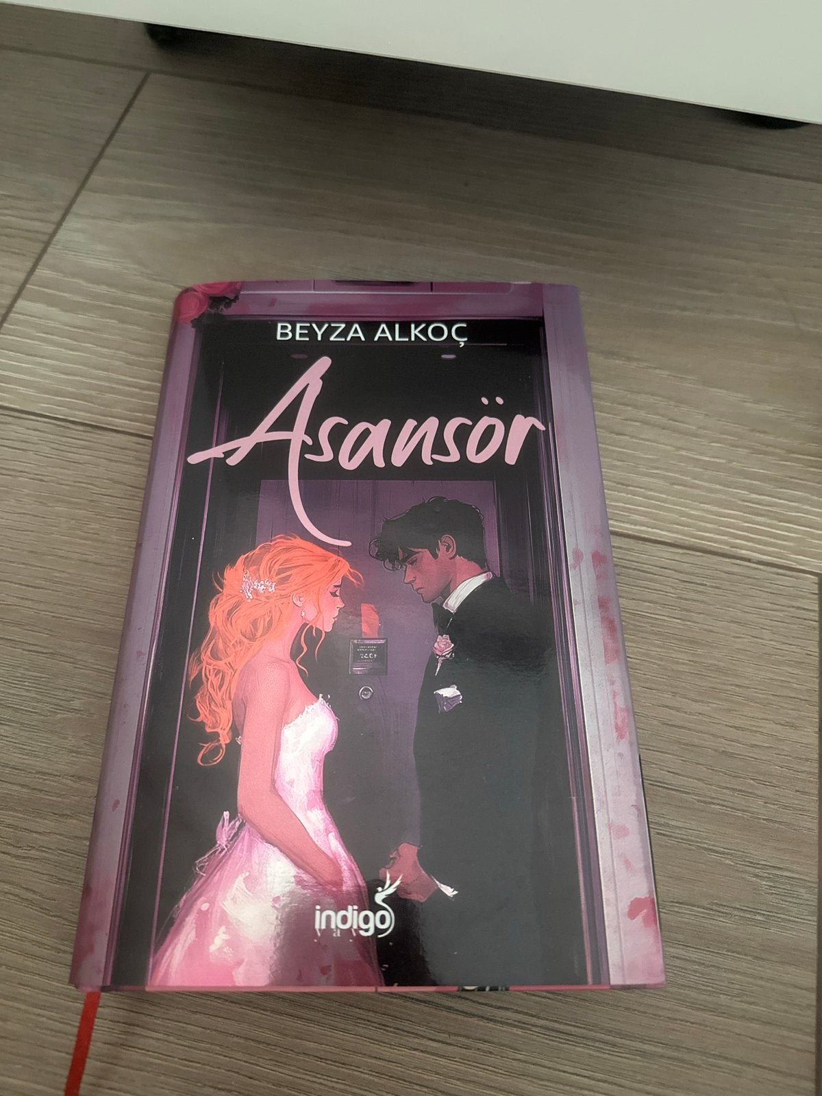 Asansör - Turks boek van Beyza Alkoç, Ophalen of Verzenden, Zo goed als nieuw