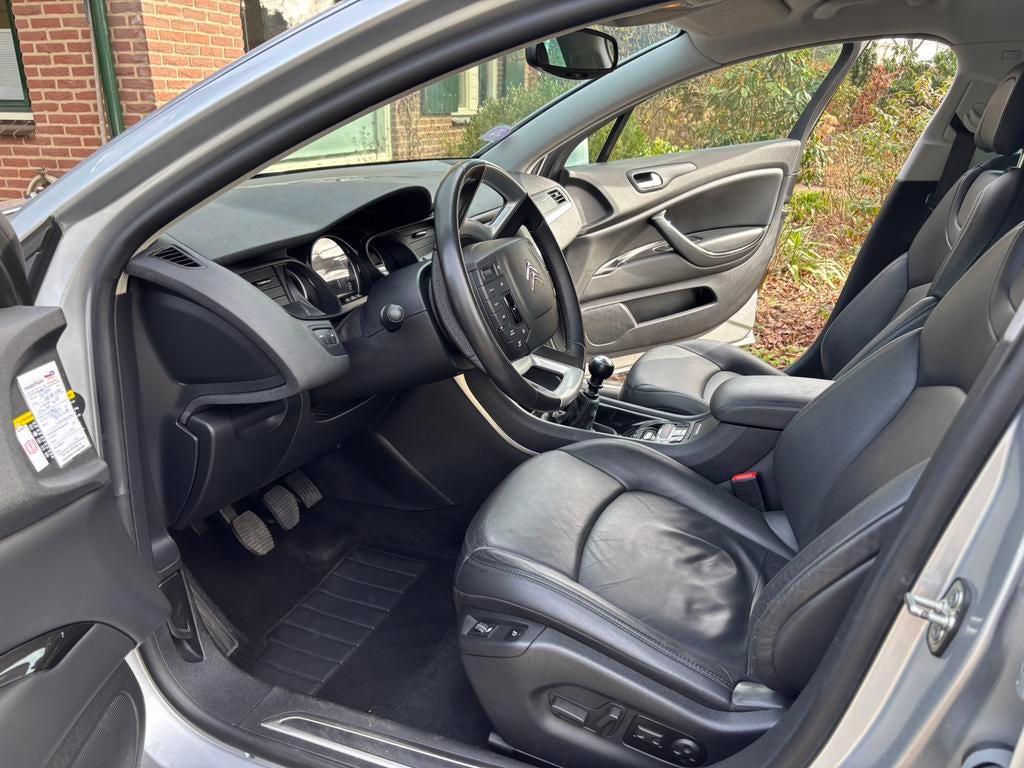 Mooie Citroën C5 Tourer Comfort exclusive 2013 100500km!, Voorwielaandrijving, 15 km/l, Zwart, Handgeschakeld
