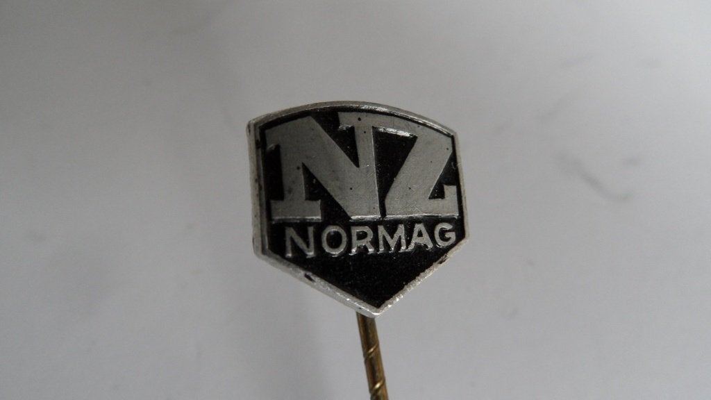 NZ Normag oldtimertractor speld, Verzenden, Gebruikt, Merk, Speldje of Pin