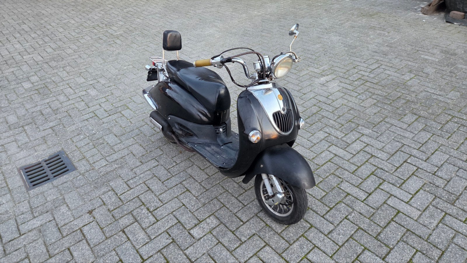 Luuko 50 retro scooter ( graag beschrijving lezen ), Fietsen en Brommers, Ophalen, Gebruikt, Luuko, Overige typen