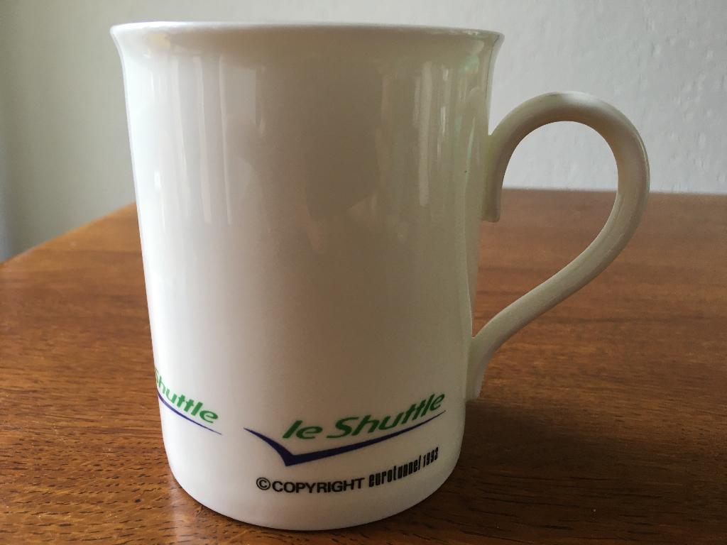 Mok "Le Shuttle" uit 1993 Nieuw, Nieuw, Ophalen of Verzenden, Overige stijlen, Kop(pen) en/of Schotel(s)