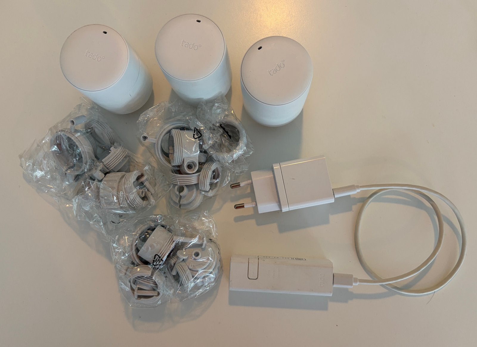 Tado v2 bridge inclusief 3 radiatorknoppen, Doe-het-zelf en Verbouw, Thermostaten, Ophalen, Slimme thermostaat, Gebruikt