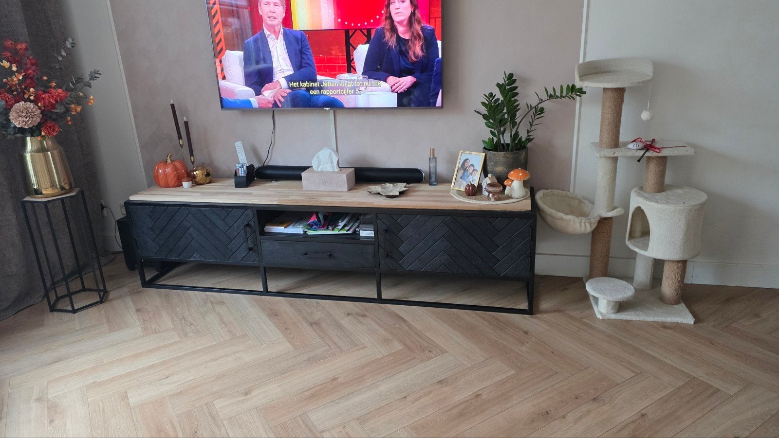 TV-meubel mangohout met ijzeren poten, 210 cm breed, Gebruikt, 200 cm of meer, Minder dan 100 cm, 25 tot 50 cm