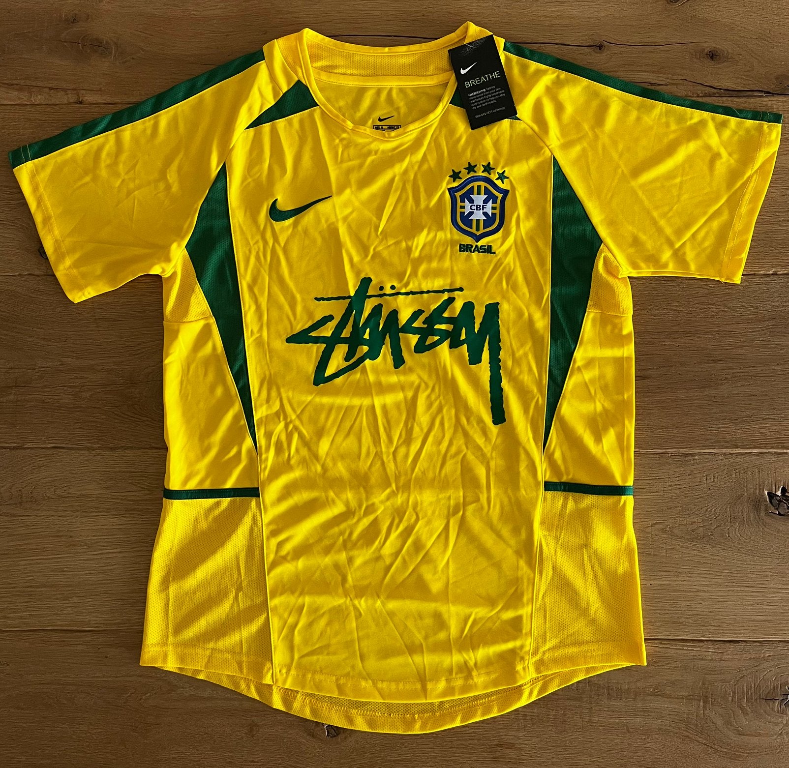 Brazilië X Stussy shirt, Maat 48/50 (M), Geel, Nieuw, Ophalen of Verzenden