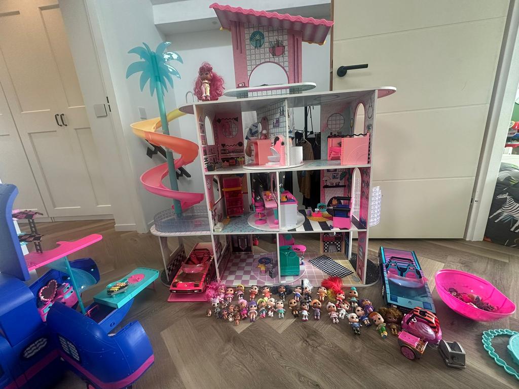 L.O.L. Surprise! Poppenhuis, Camper en Auto met Poppen, Ophalen of Verzenden, Zo goed als nieuw, Meisje