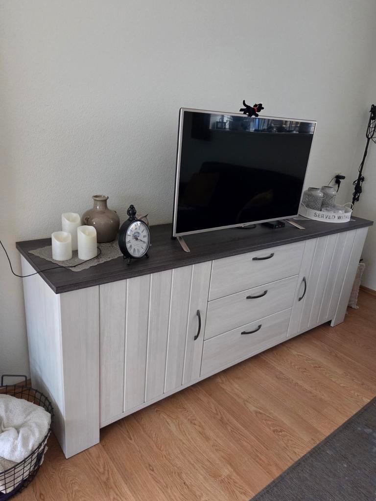 Dressoir 2.10 m breed, Ophalen
